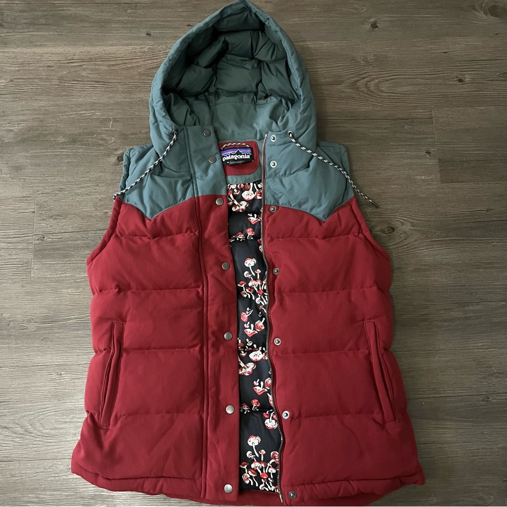 Patagonia Bivy Down Hooded Vest Drumfire Red Women’s SZ M Medium Mushroom Lining